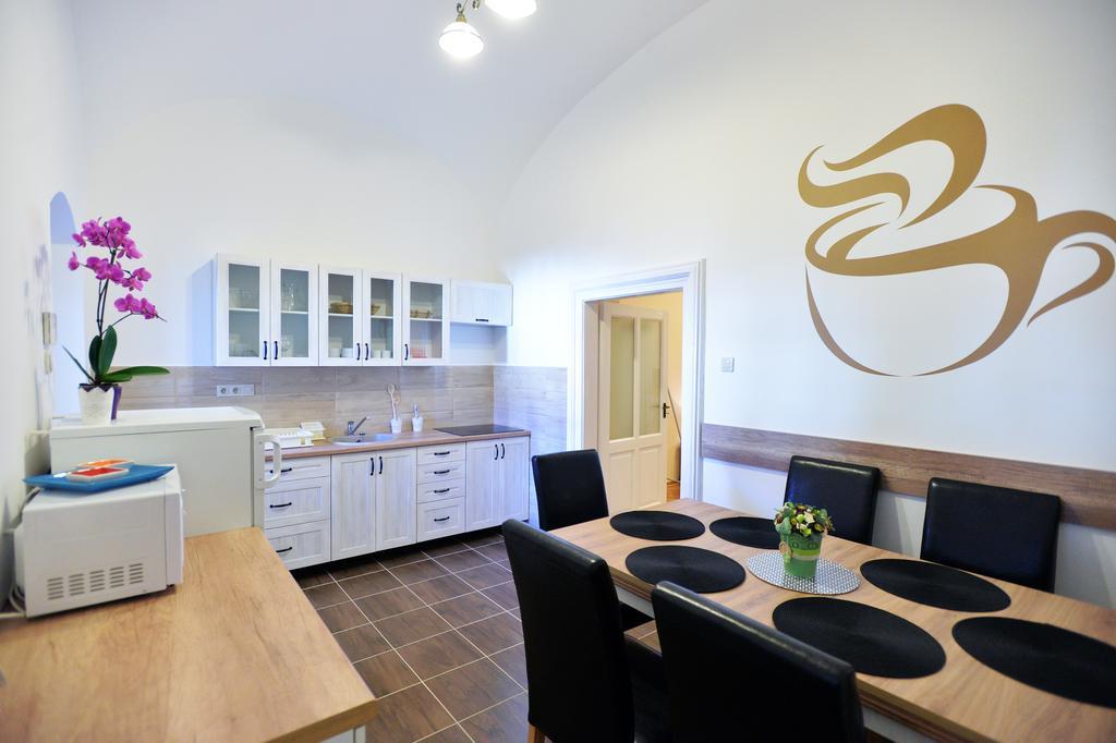 Foter Apartman Eger Luaran gambar