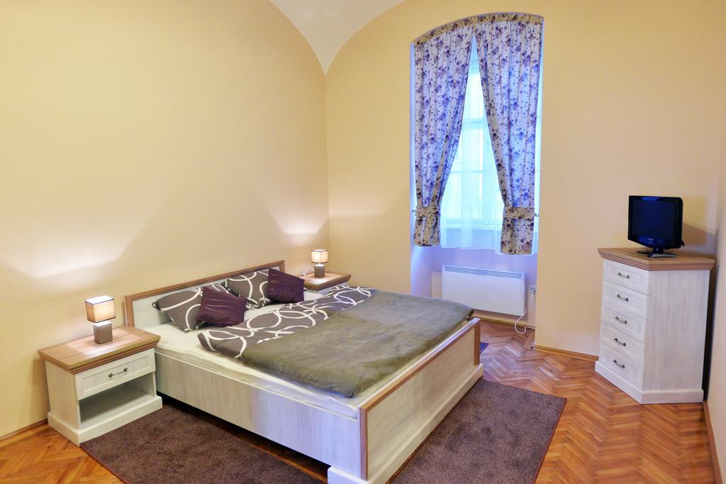 Foter Apartman Eger Luaran gambar