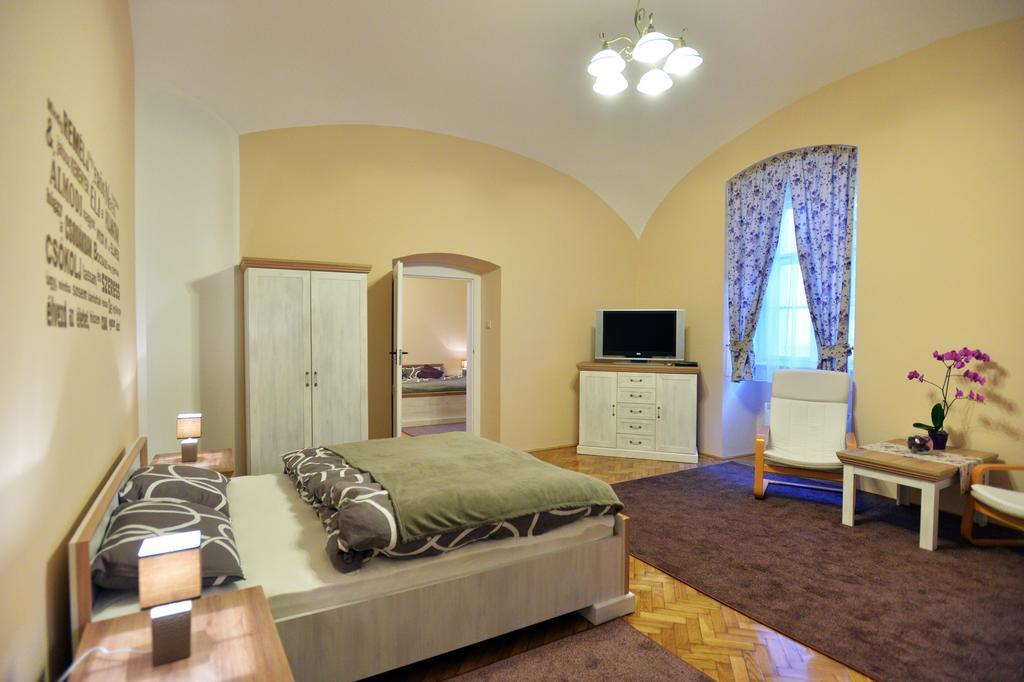 Foter Apartman Eger Luaran gambar