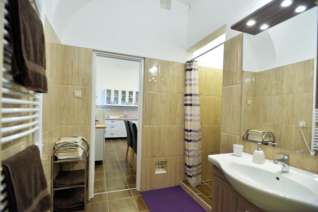 Foter Apartman Eger Luaran gambar
