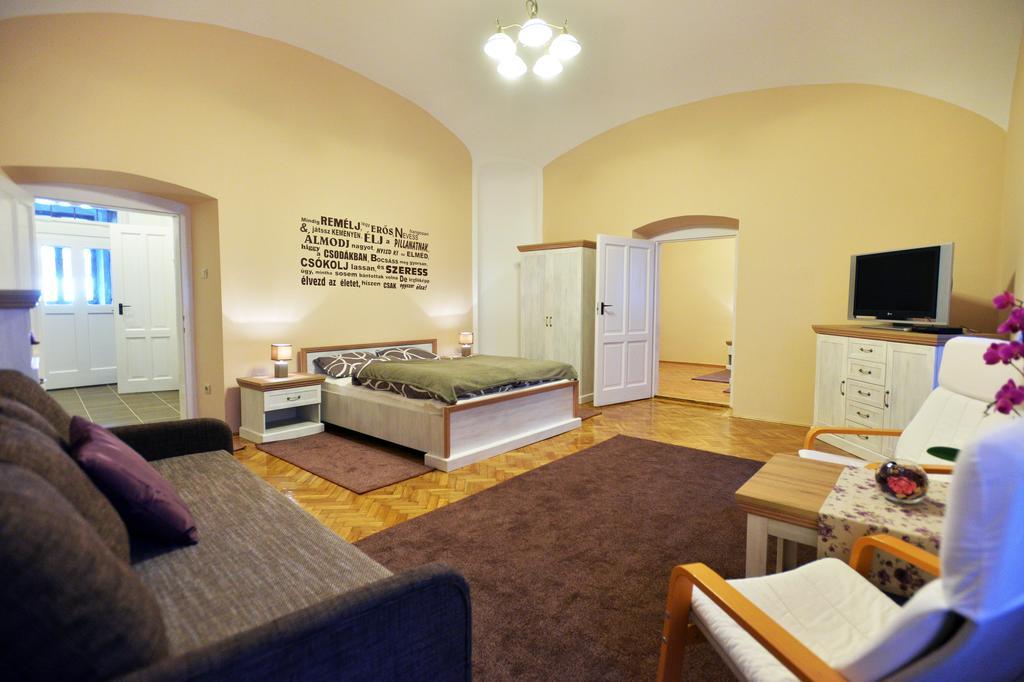 Foter Apartman Eger Luaran gambar